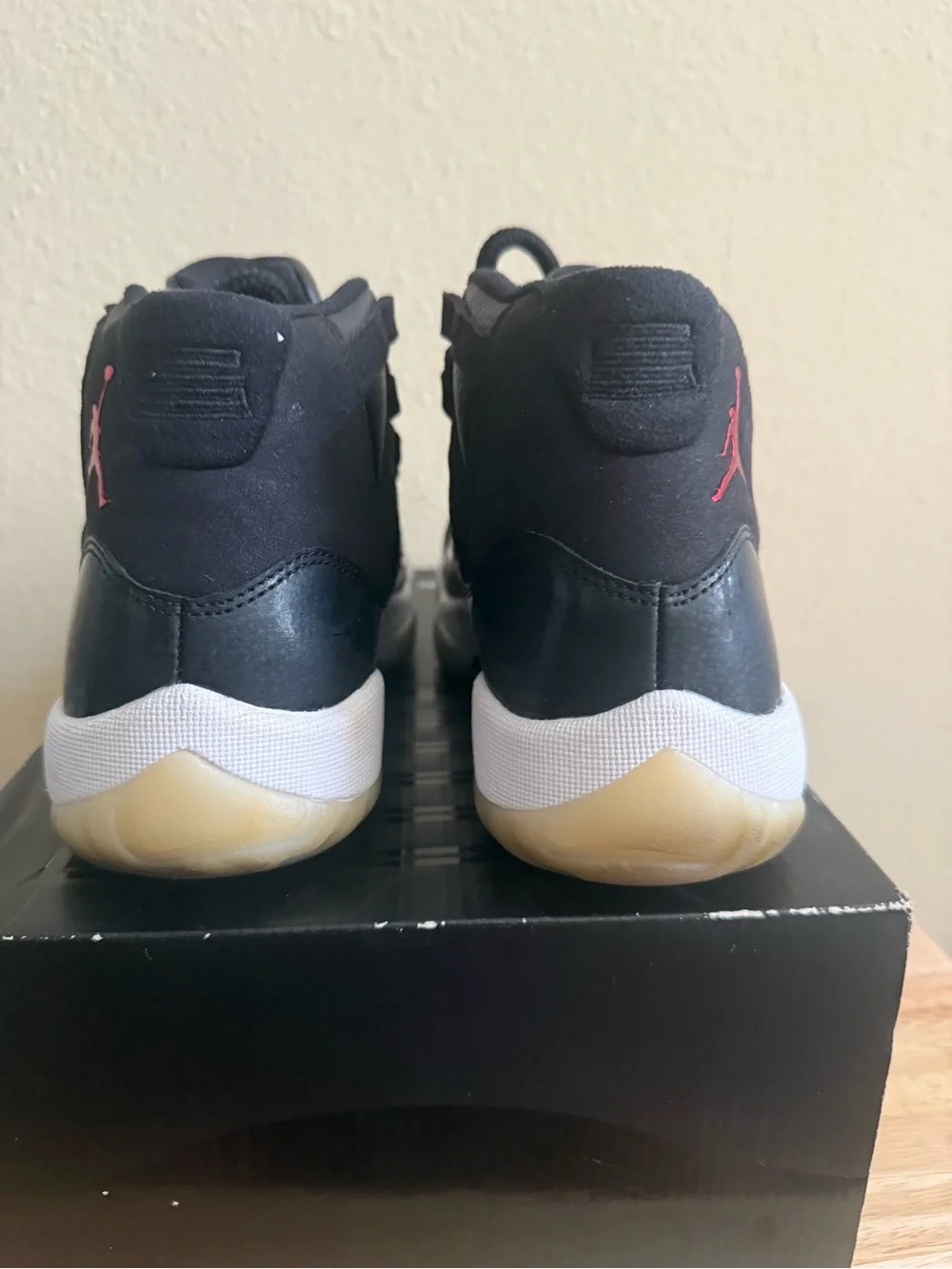 Air Jordan 11 Retro “Bred” (2019) – Men’s 7.5 / Women’s 9